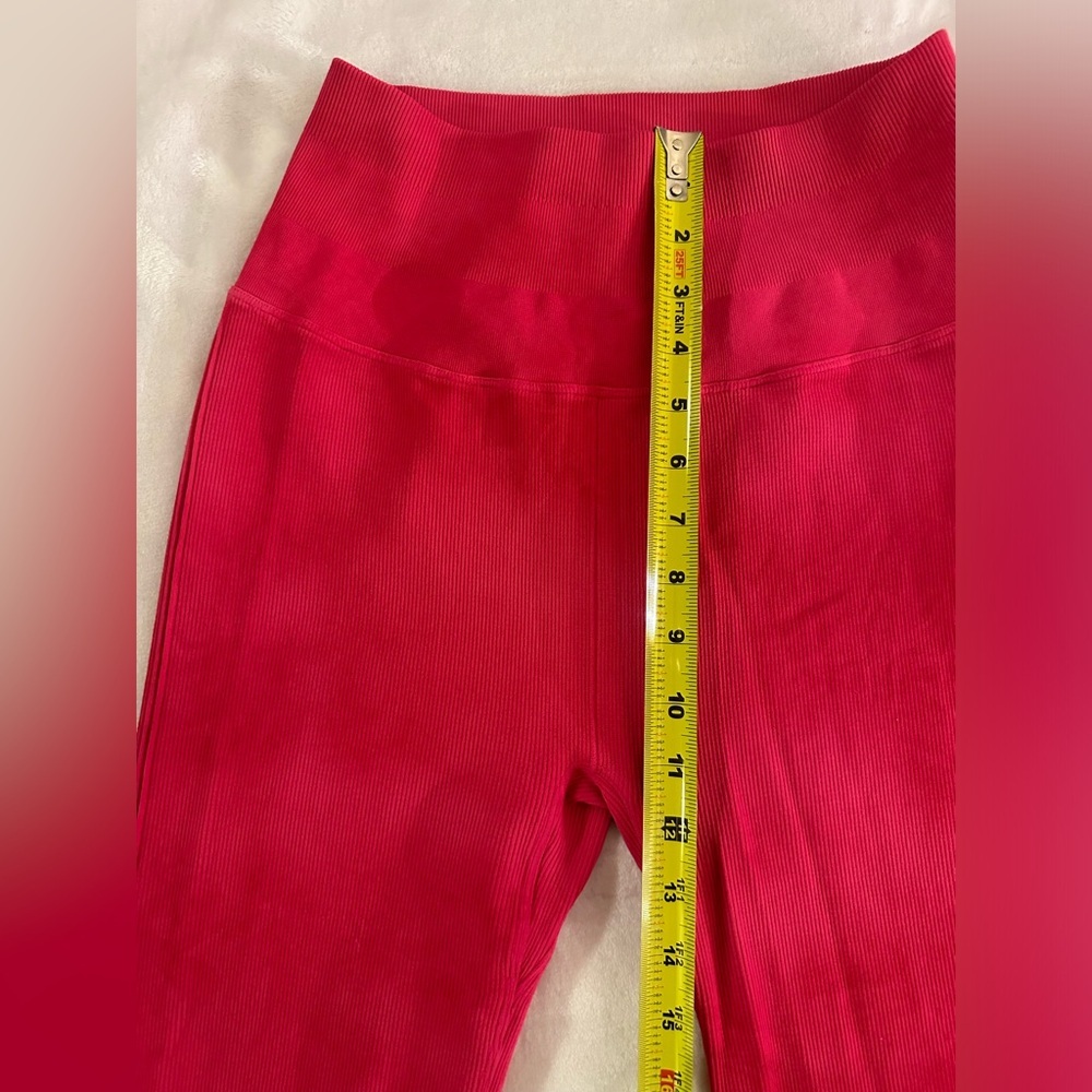Spiritual Gangster $118 hombre leggings. Purple & pink. M/L. Tie dye. Like new - Picture 9 of 10